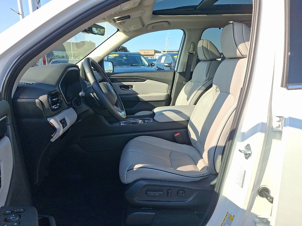 Used 2023 White Honda Elite image 14