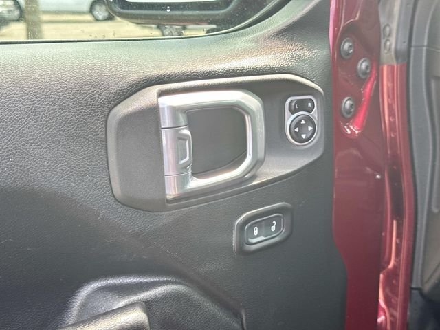 Used 2021  Jeep Sport image 27