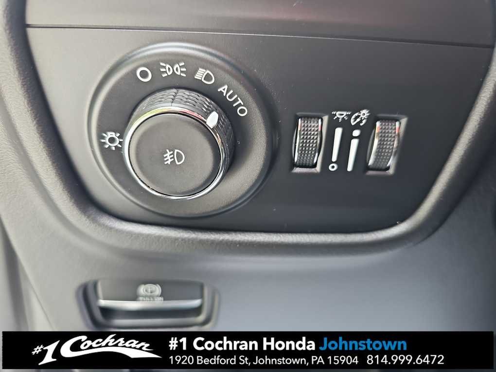 Used 2023 Diamond Black Crystal Pearlcoat Jeep Summit Reserve image 19