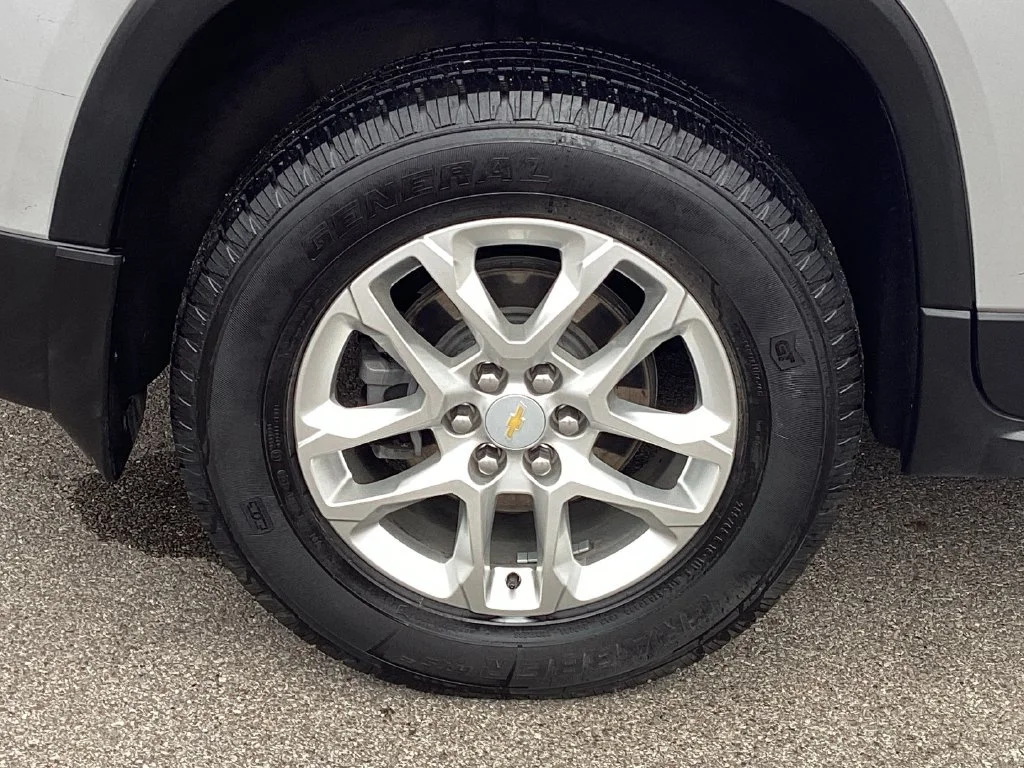 Used 2021 SILVER ICE METALLIC Chevrolet LT Cloth image 21