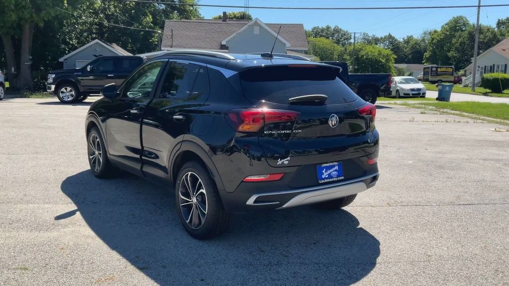 Used 2021 Black Buick Select image 3