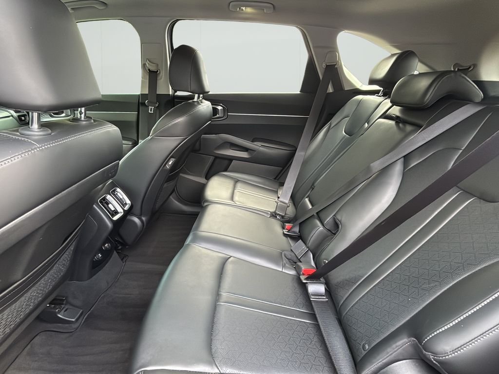 2023 Kia Sorento S - Photo 13