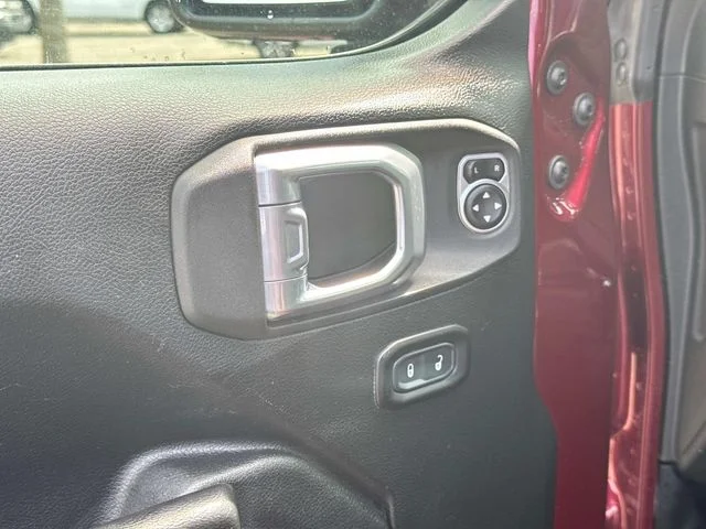 Used 2021  Jeep Sport image 27