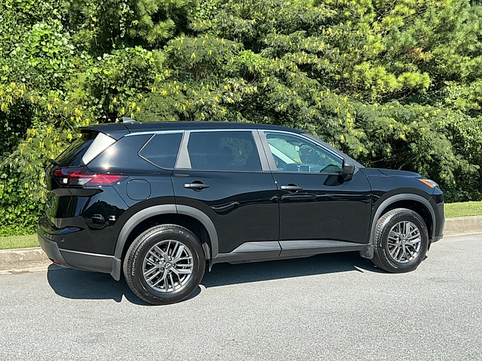 Used 2025 Super Black Nissan S FWD image 2