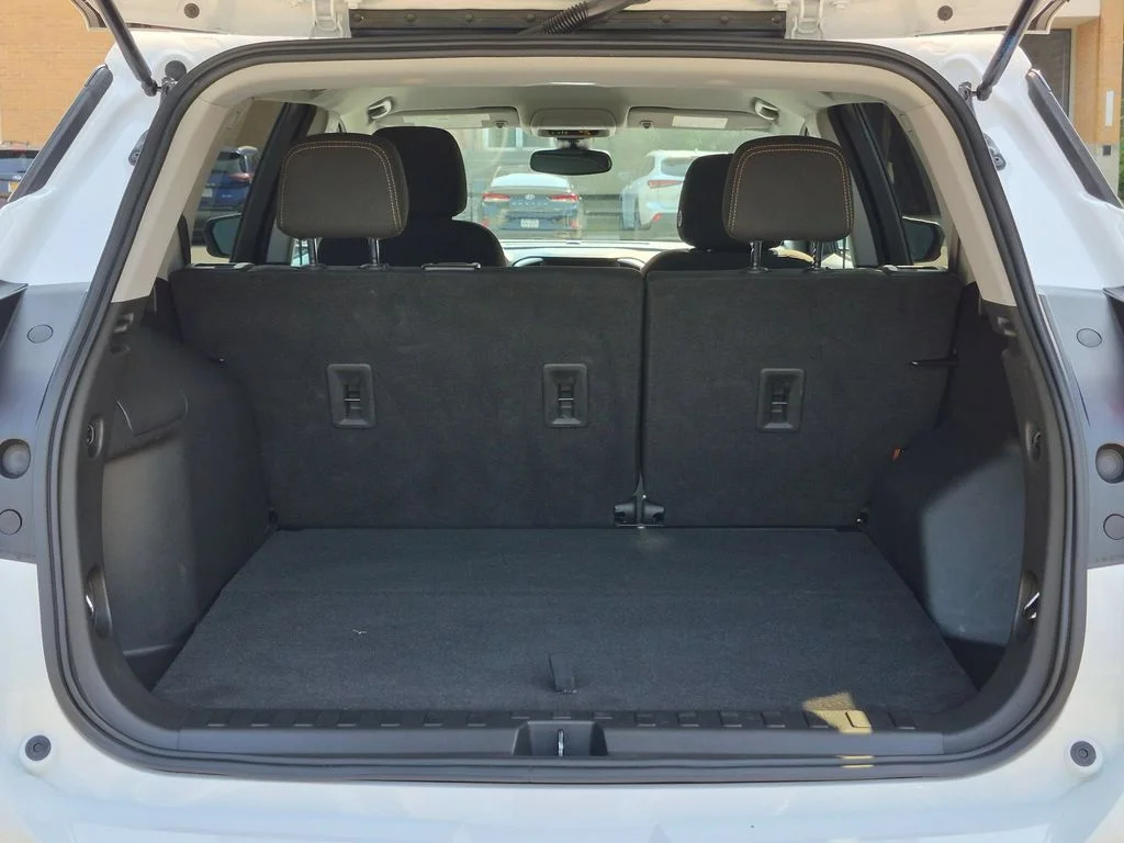 Used 2021 White GMC SLE image 6