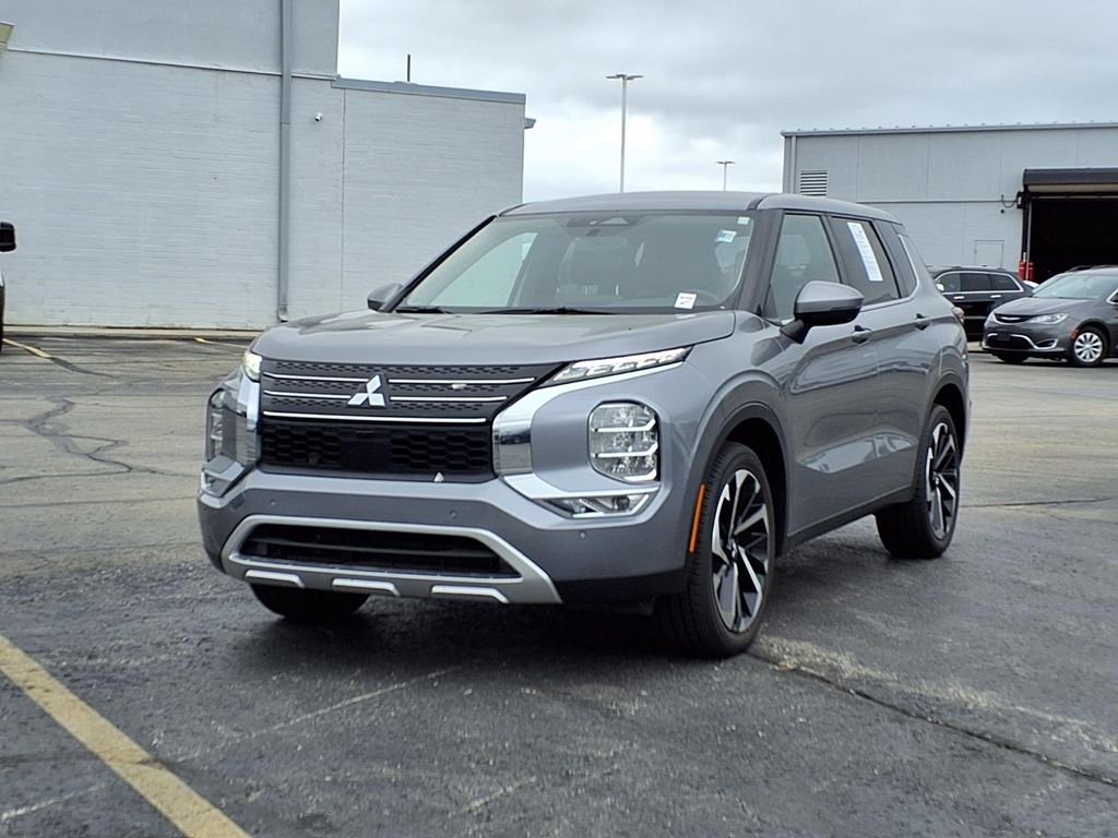 Used 2024 Mitsubishi Outlander SE with VIN JA4J3VA84RZ042574 for sale in Kansas City