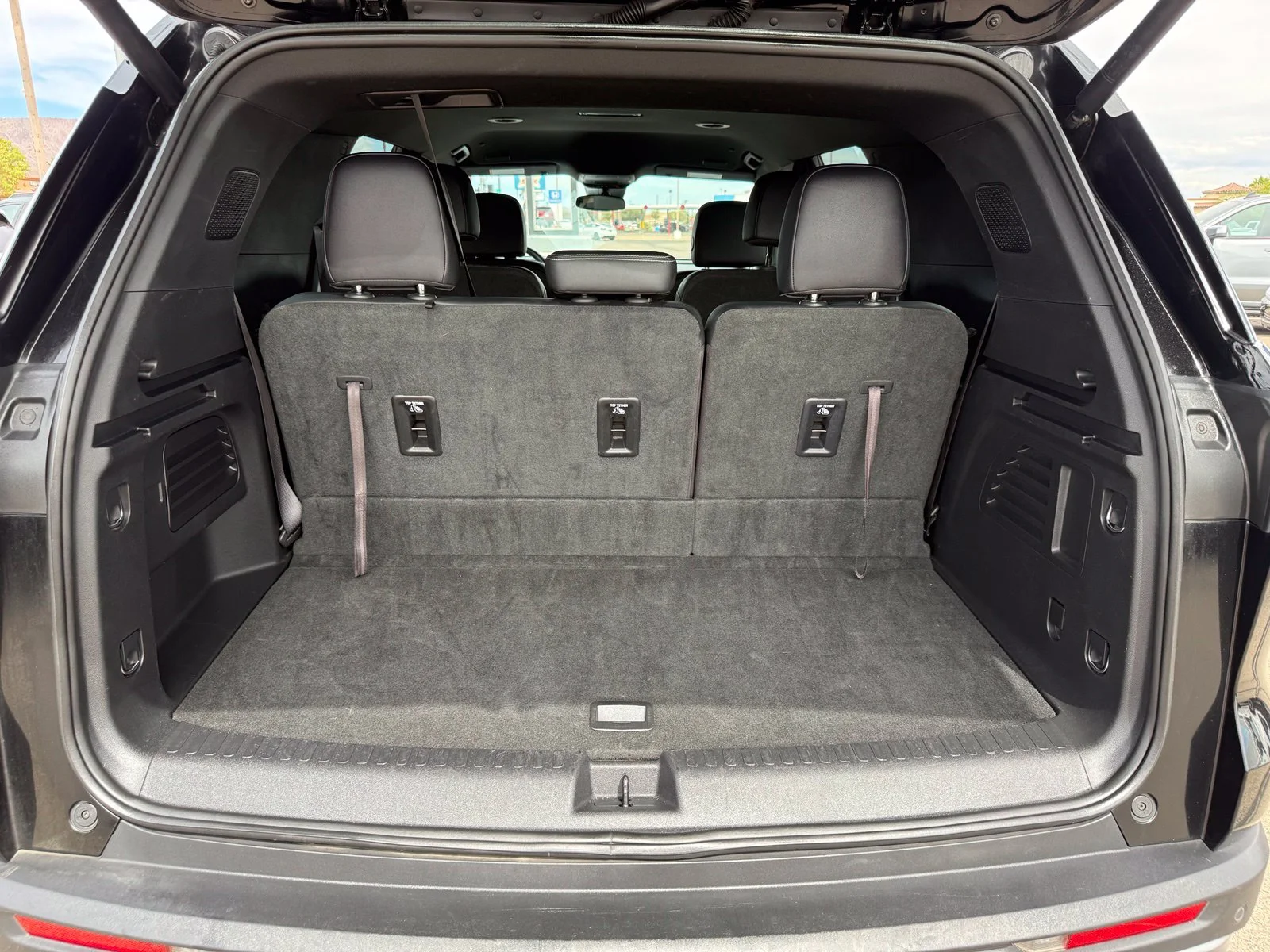 2025 Chevrolet Traverse LT - Photo 39