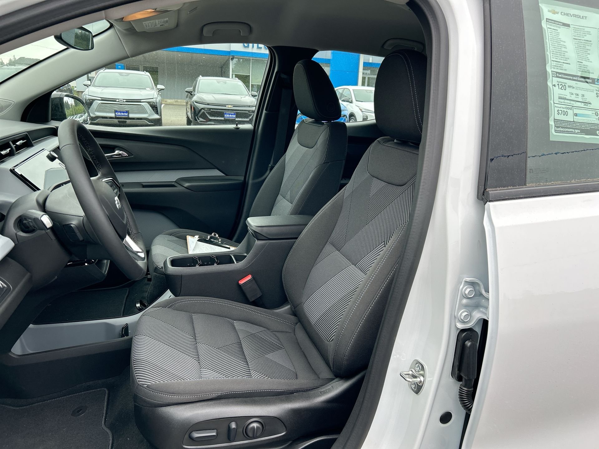 New 2027 Summit White Chevrolet LT image 19