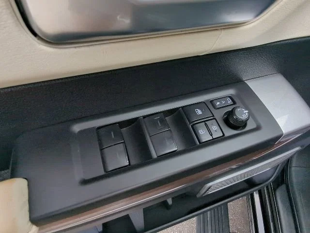 Used 2023  Toyota Capstone Hybrid image 14