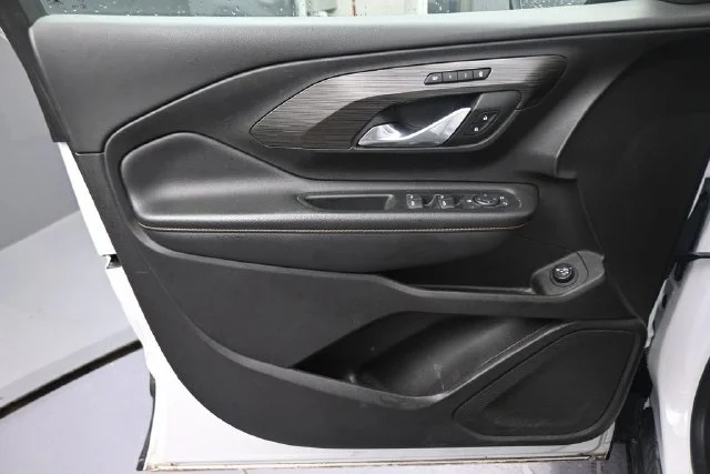 Used 2019 White GMC SLT image 21
