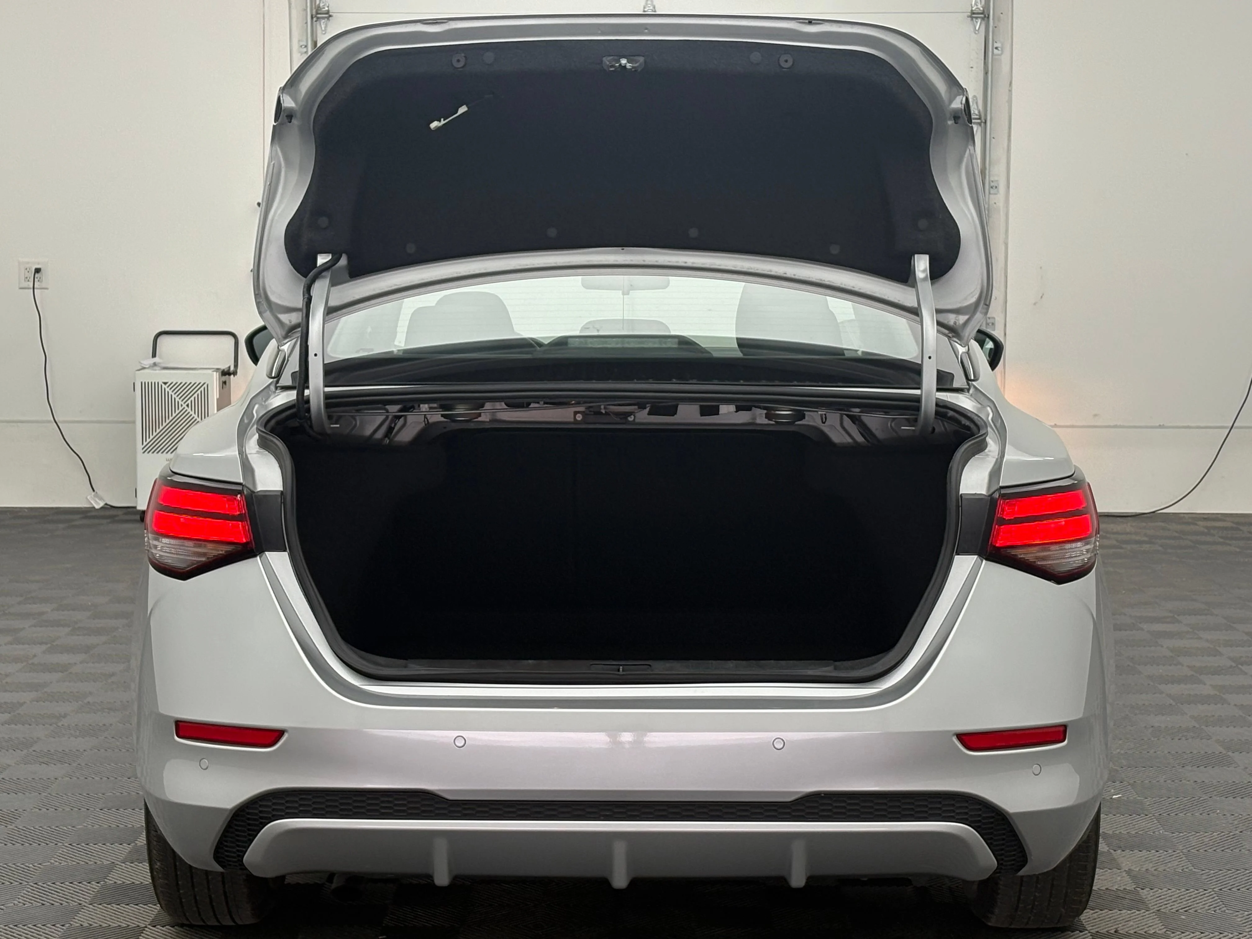 Used 2023 Silver Nissan S image 8