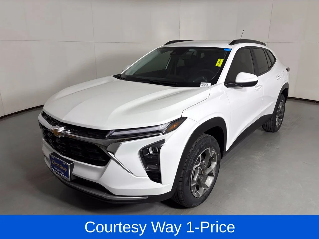 Used 2025 White Chevrolet LT image 5