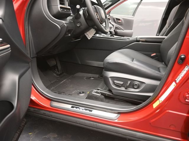 2025 Toyota Crown Platinum - Photo 11