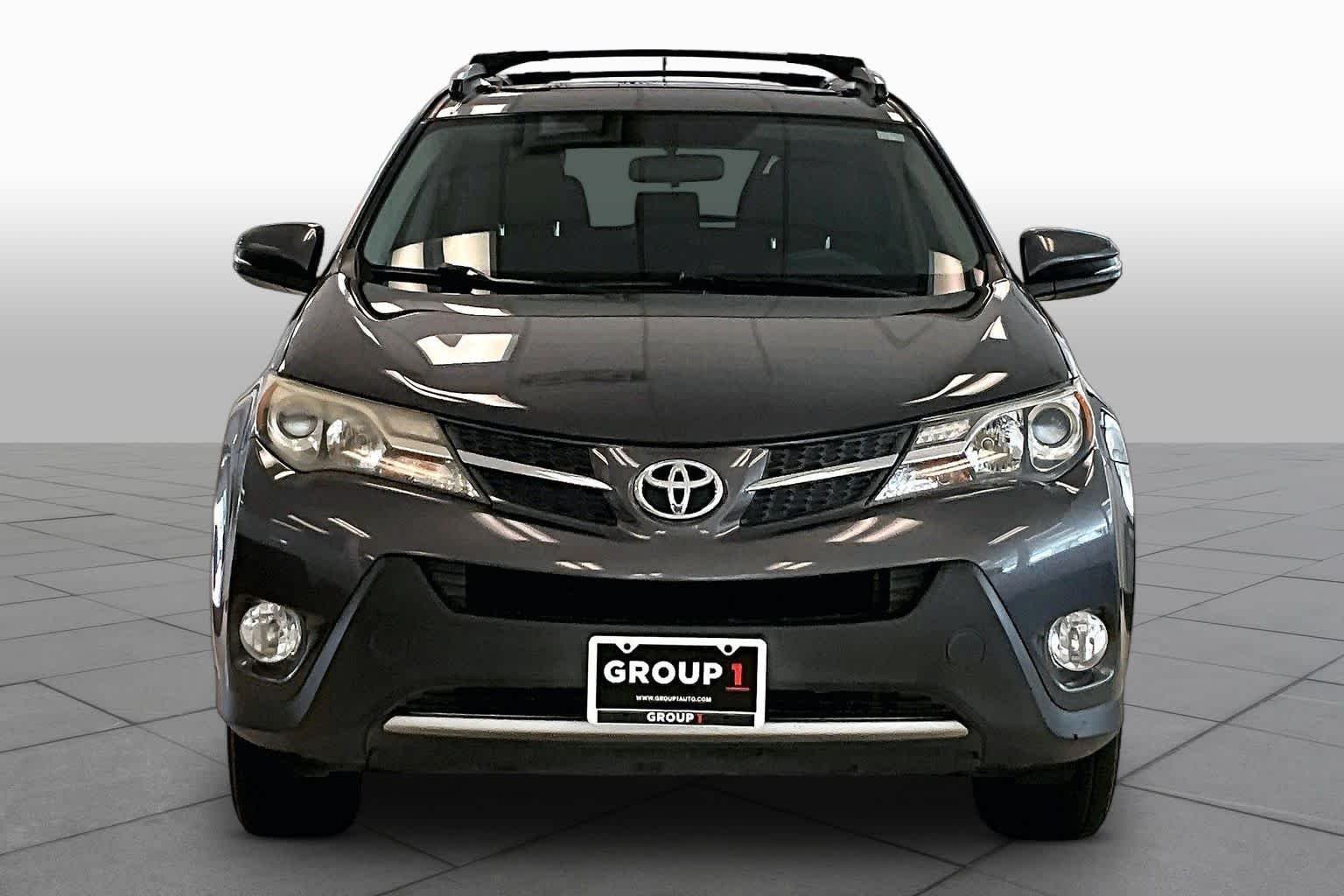 Used 2015 Magnetic Gray Metallic Toyota XLE image 3