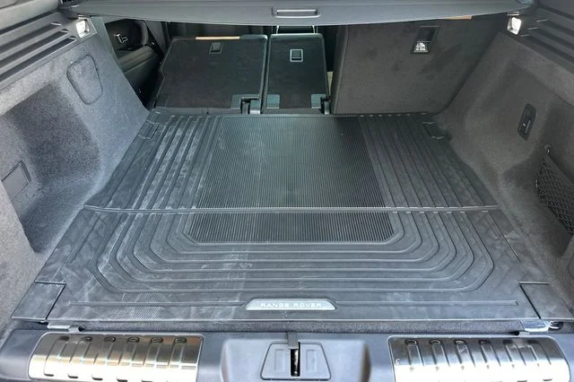 New 2026 Santorini Black Land Rover Dynamic SE image 14
