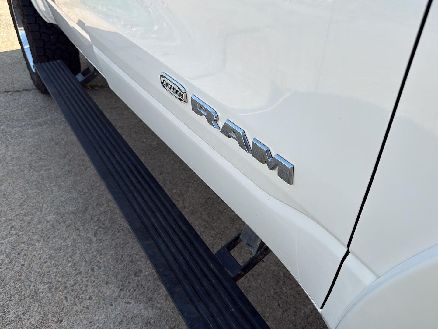 Used 2020 Ivory White Tri-Coat Pearlcoat Ram Longhorn image 46