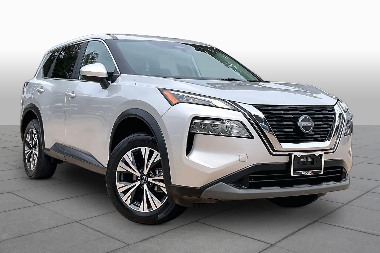 Used 2023 Brilliant Silver Metallic Nissan SV image 3