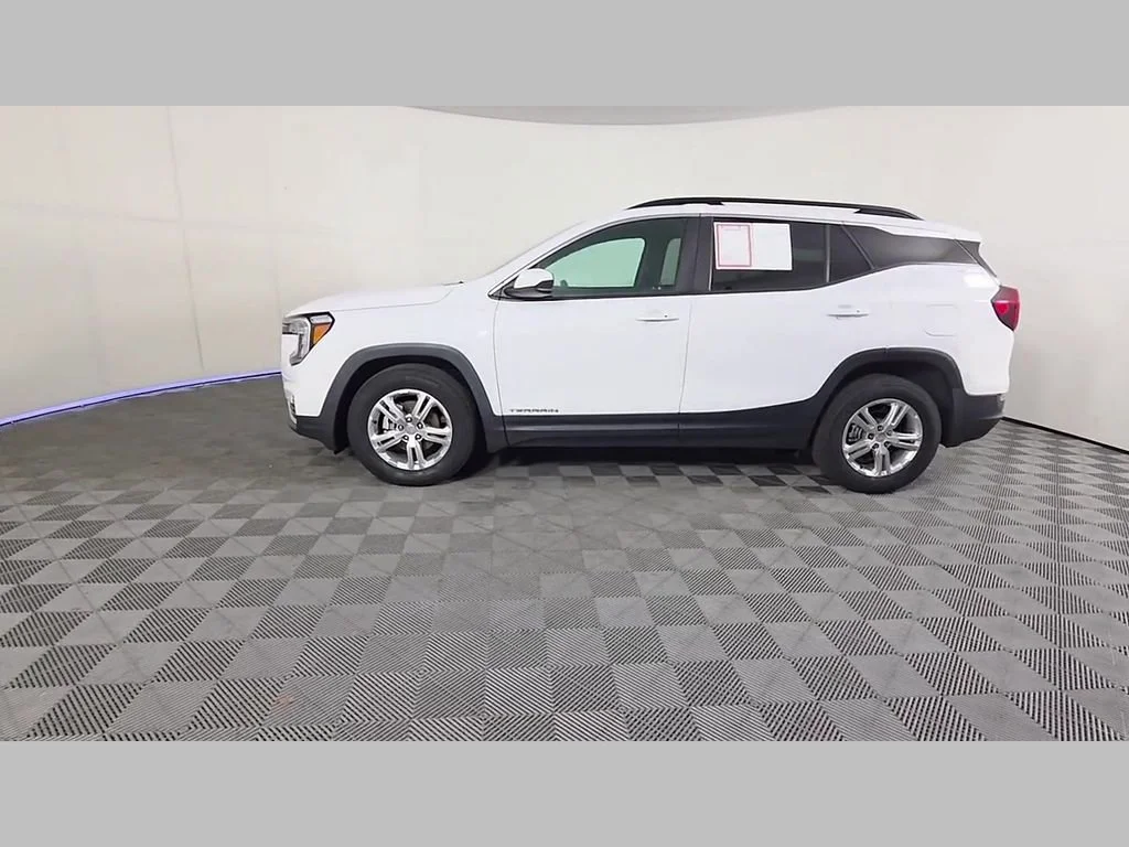 Used 2022 Summit White GMC SLE image 47