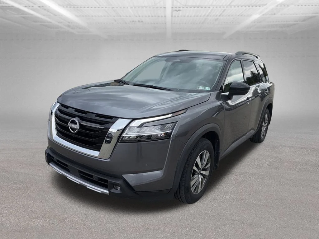 Used 2022 Gray Nissan SL image 16
