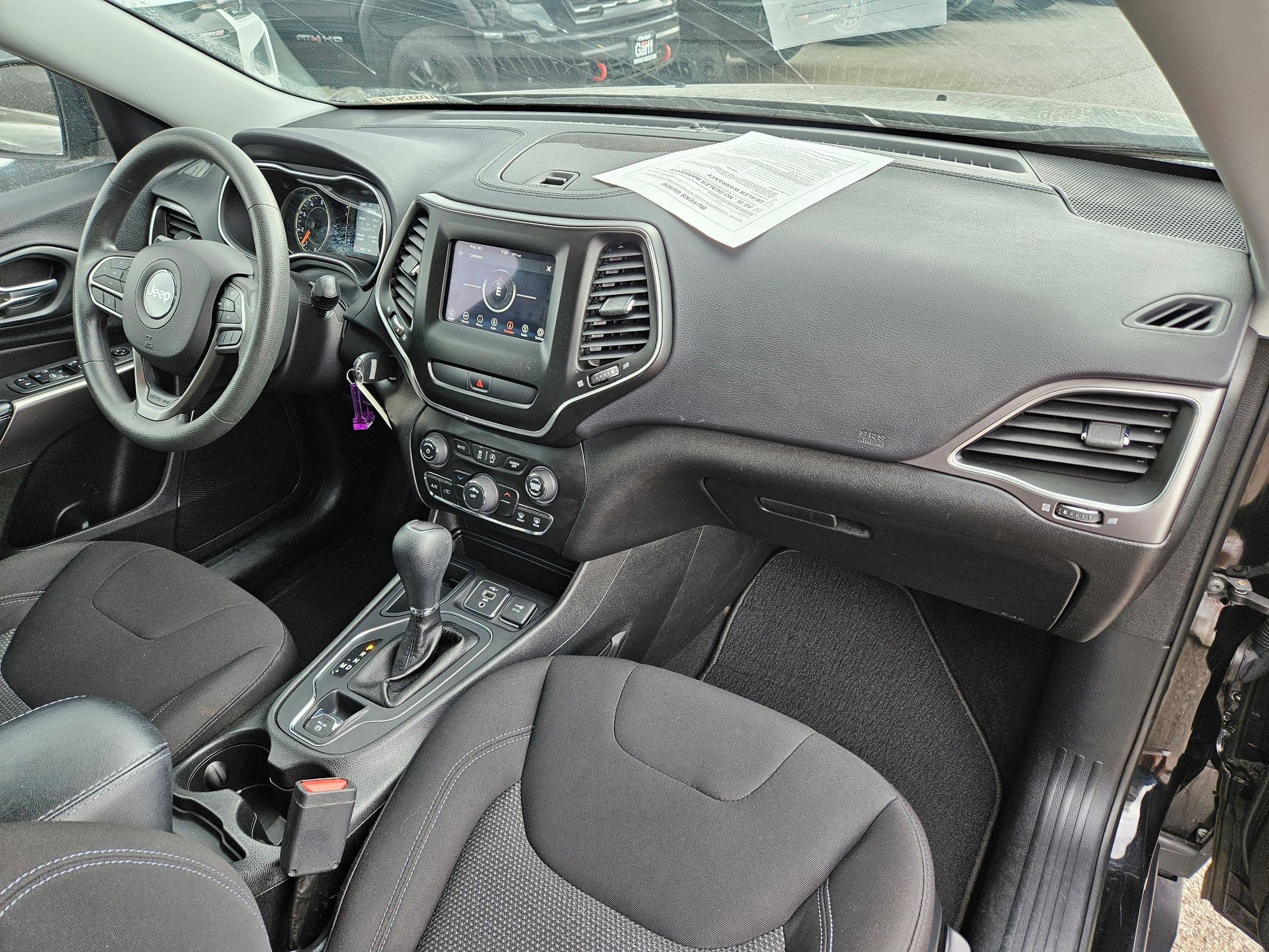 Used 2020 Diamond Black Crystal Pearlcoat Jeep Latitude image 32