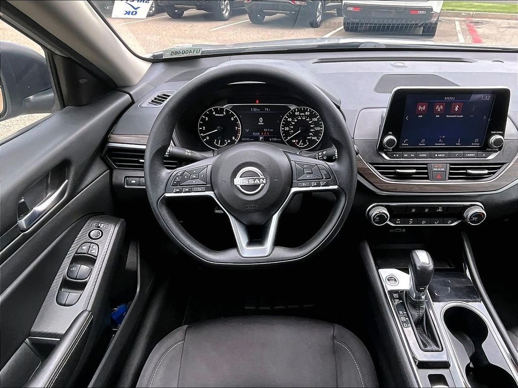 Used 2024 Silver Nissan 2.5 SV image 17