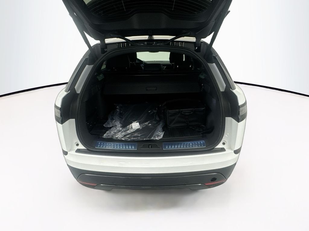 New 2026 Fuji White Land Rover Dynamic SE image 26
