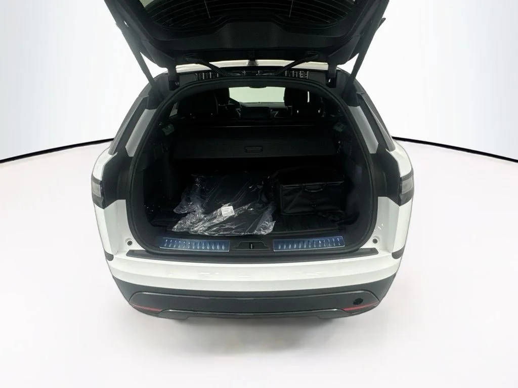 New 2026 Fuji White Land Rover Dynamic SE image 26