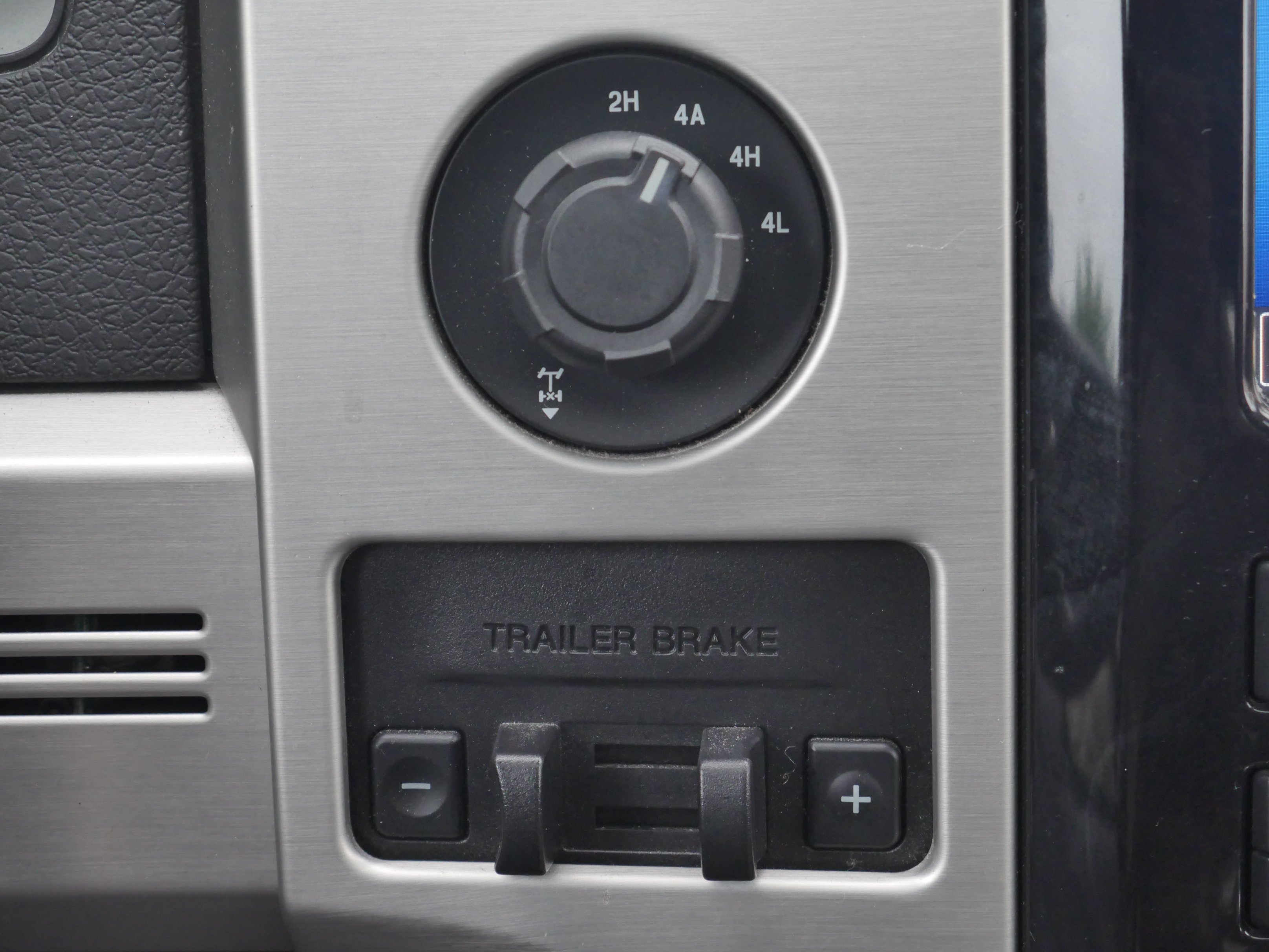 Used 2012 Tuxedo Black Metallic Ford Platinum image 15