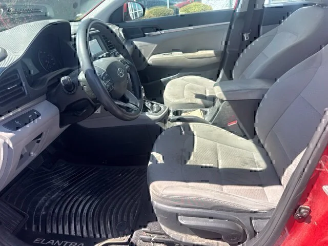 Used 2020 Red Hyundai SE image 13