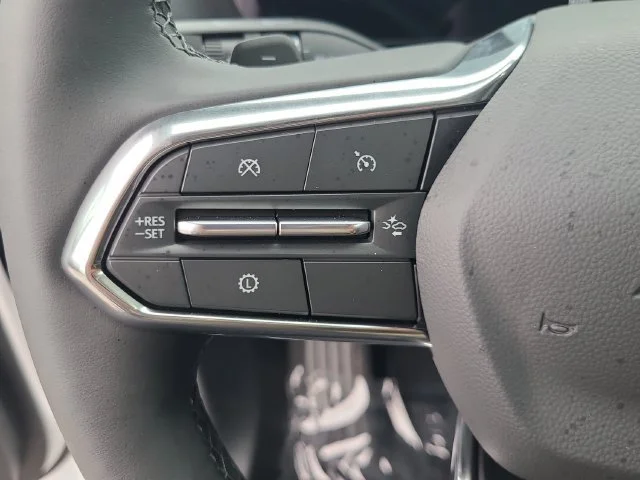 New 2027 Summit White Chevrolet LT image 30