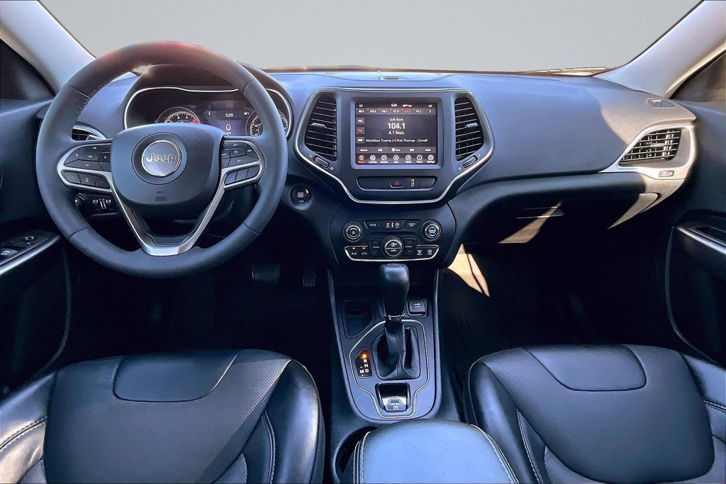 Used 2022 Black Jeep Latitude Lux image 13