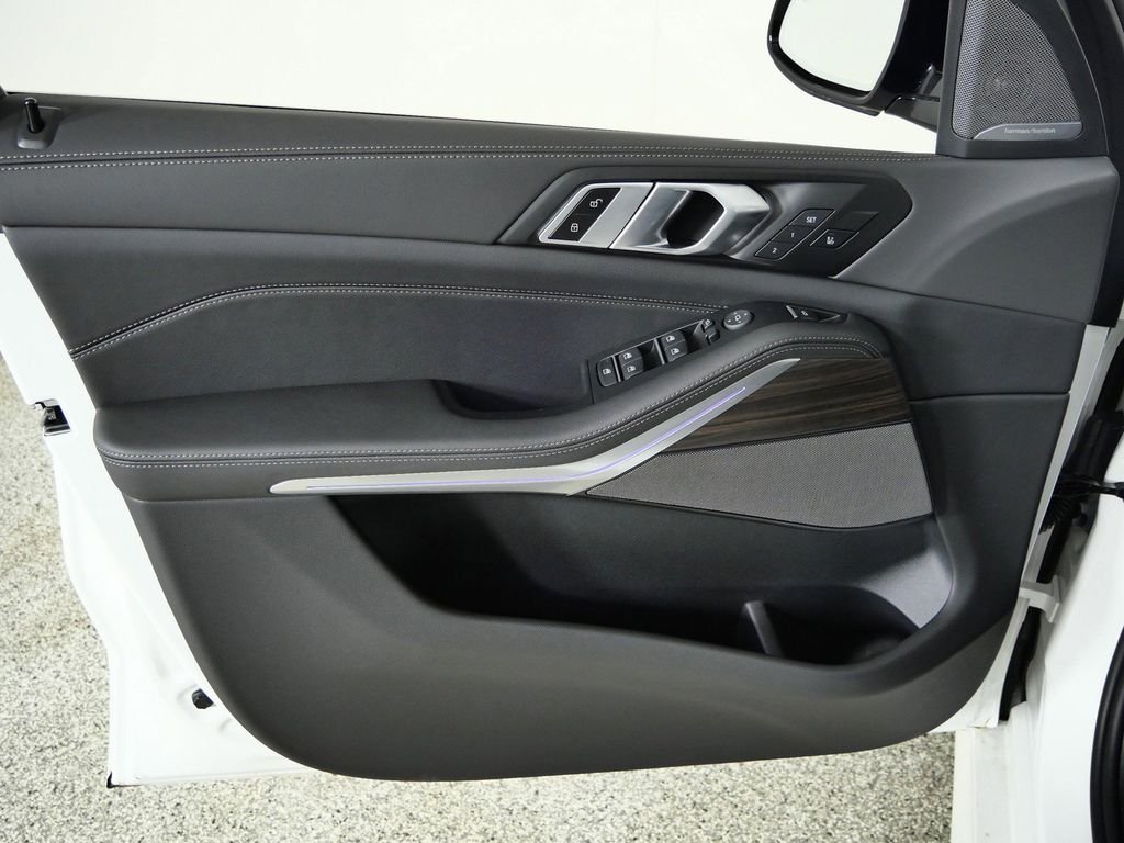 2026 BMW X5 M60i - Photo 34