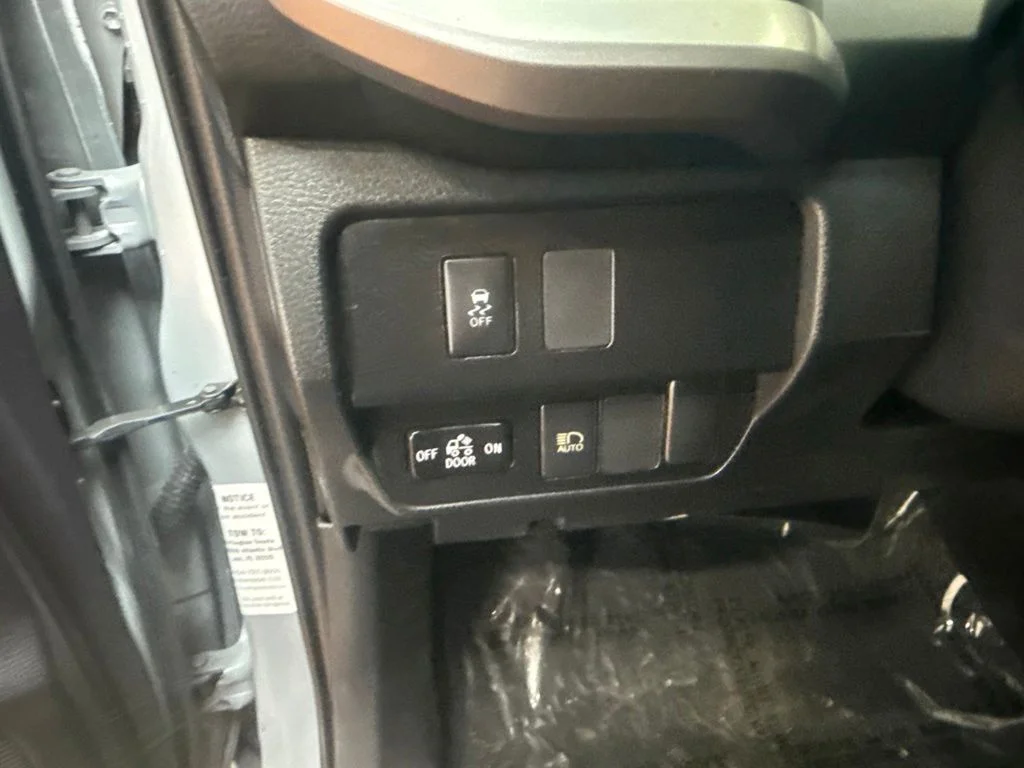 Used 2020 Cement Toyota SR5 image 21