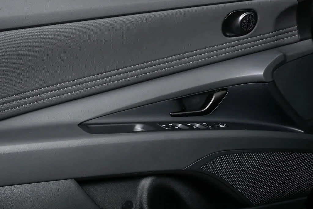 New 2026 Amazon Gray Hyundai SEL Sport Premium image 18