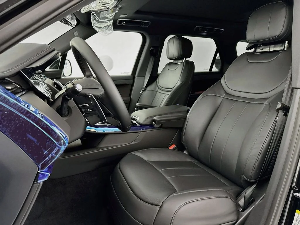 New 2027 Santorini Black Land Rover Dynamic SE image 21