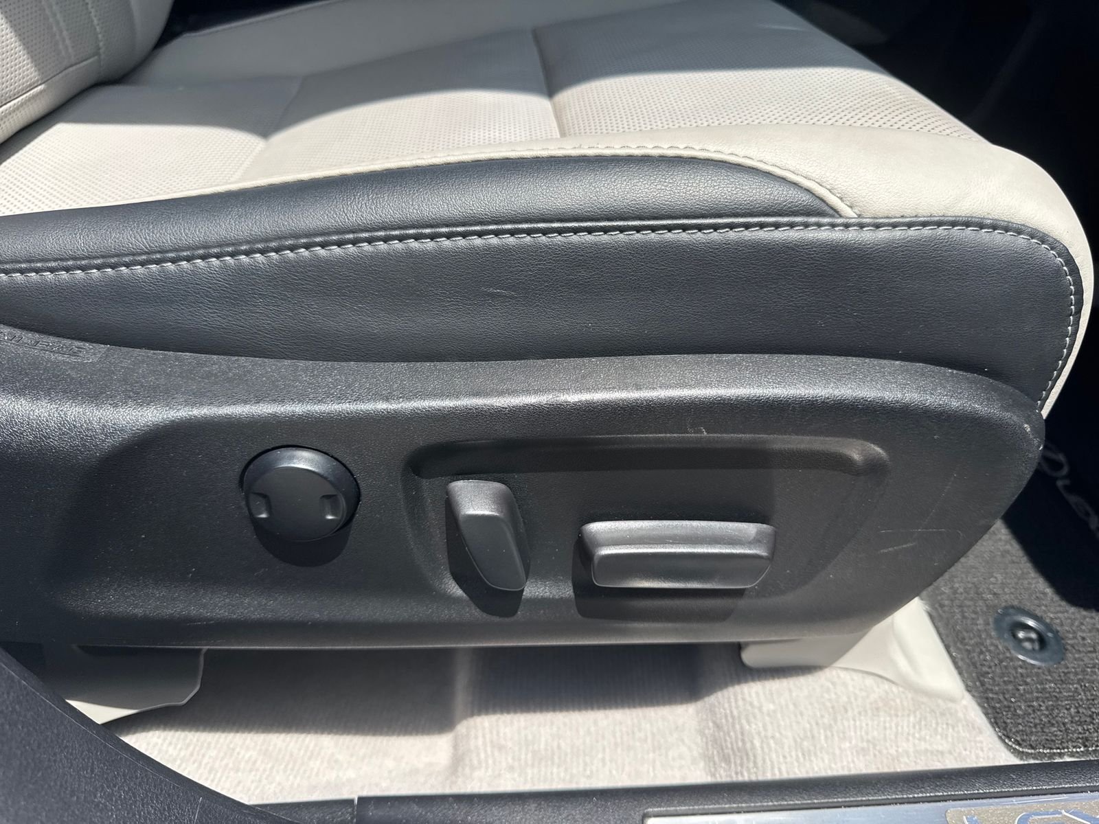 Used 2019 White Lexus 350 image 47