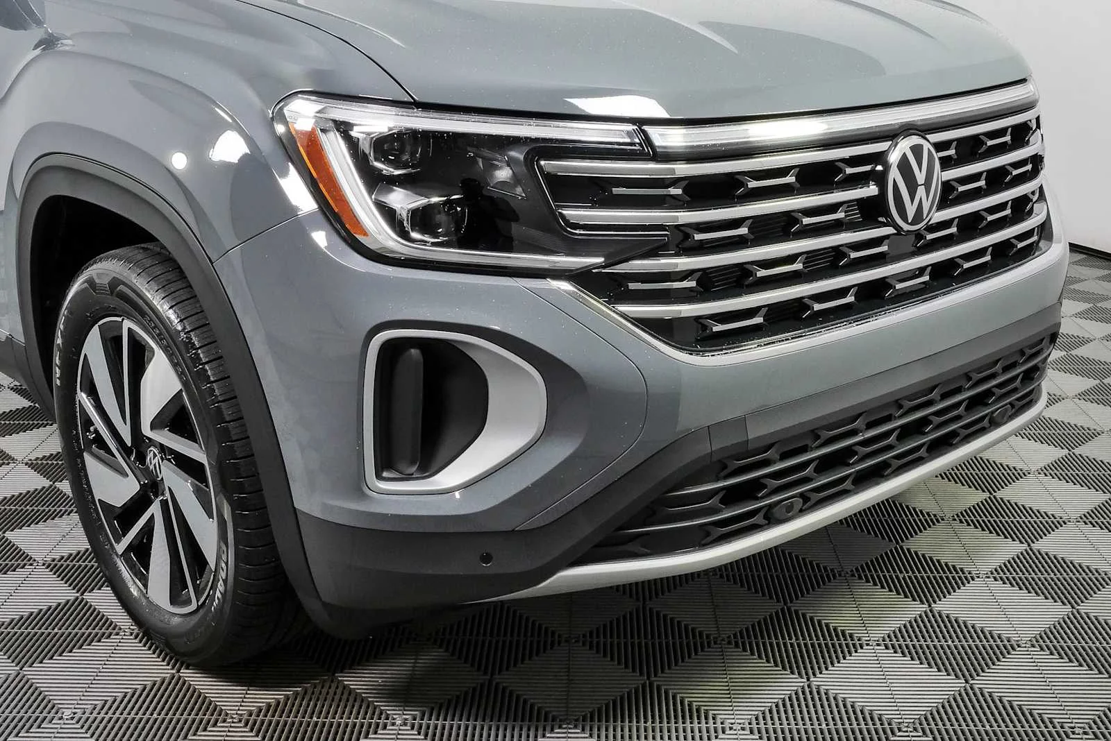 New 2026 Pure Gray Volkswagen 2.0T SEL image 39