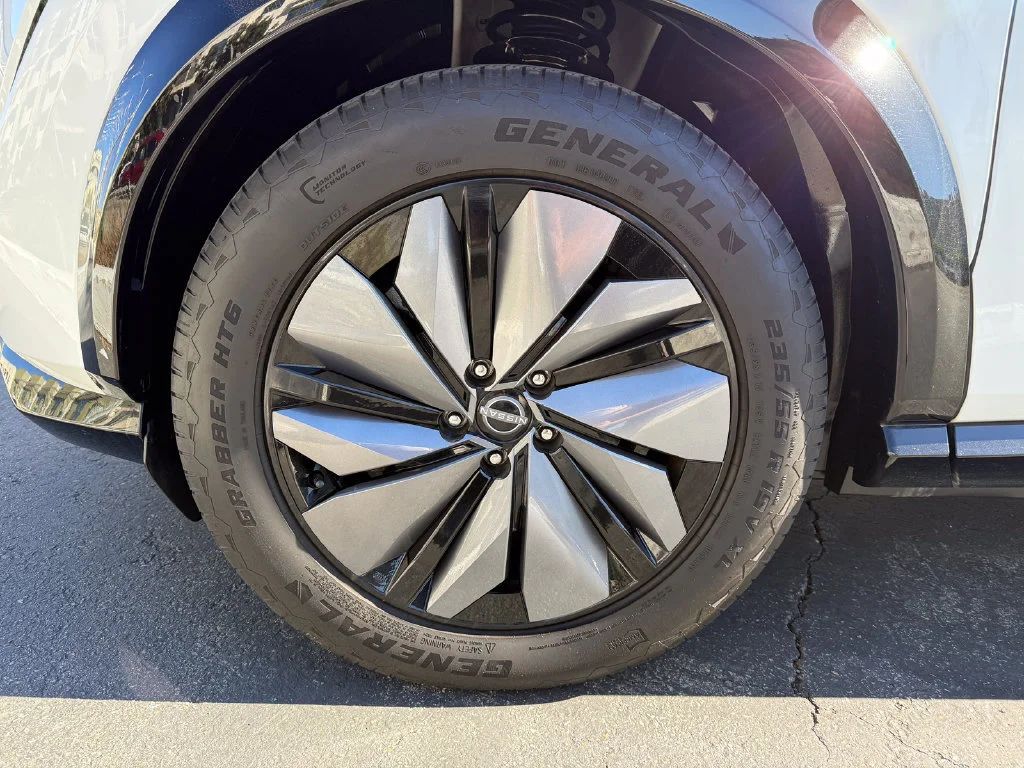 Used 2023  Nissan VENTURE+ image 14