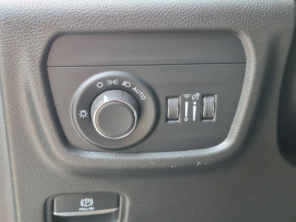 Used 2023 Gray Jeep Laredo image 13