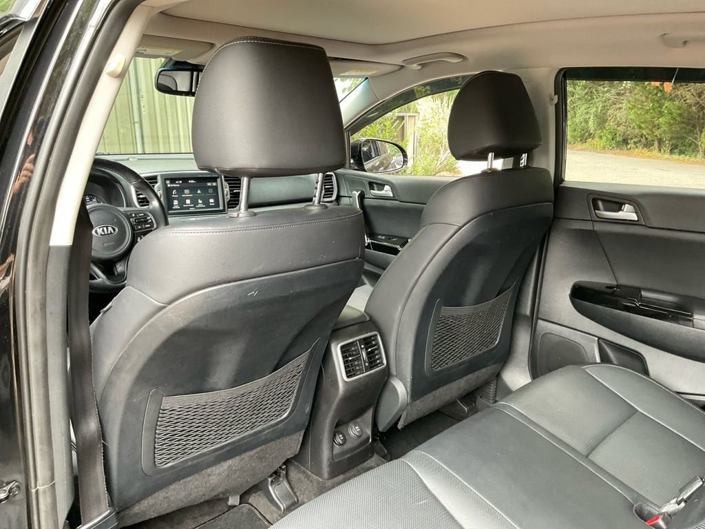 Used 2018 Red Kia EX image 30