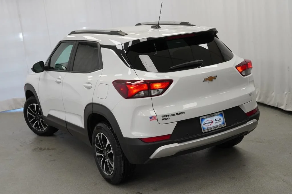 New 2026 Summit White Chevrolet LT image 37