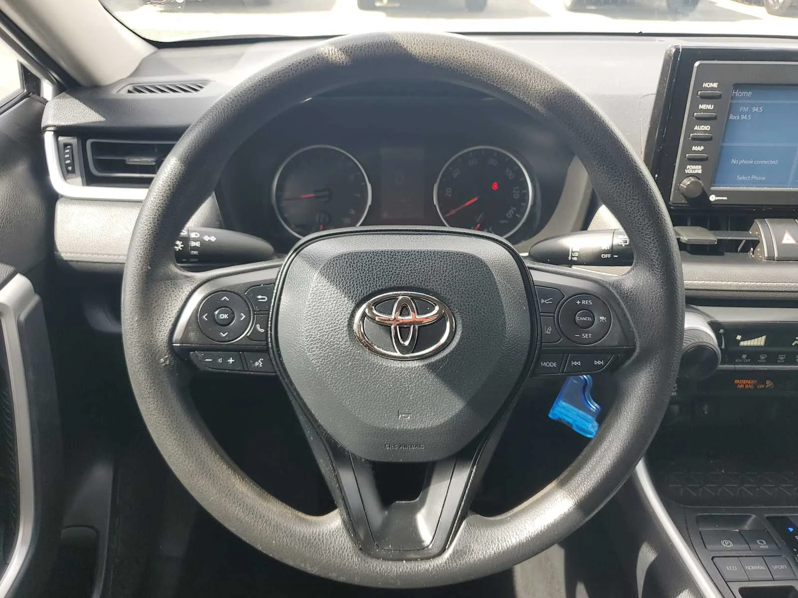 Used 2022 White White Toyota LE image 15