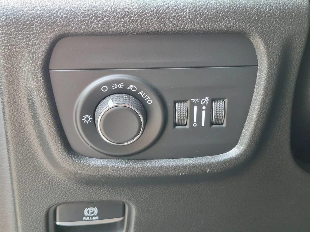 Used 2023 Gray Jeep Laredo image 13