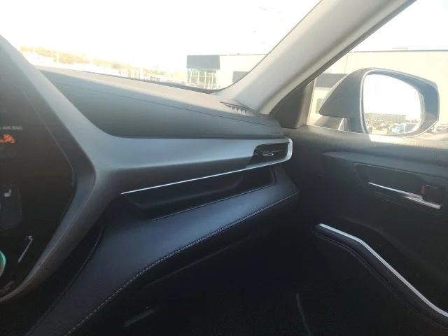 Used 2021 Black Toyota XLE image 18