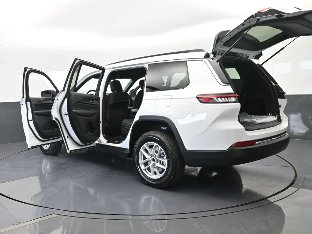 New 2026 Bright White Clear-Coat Exterior Paint Jeep Laredo image 71