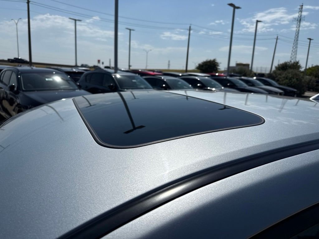 Used 2018 Silver Mazda Grand Touring image 9
