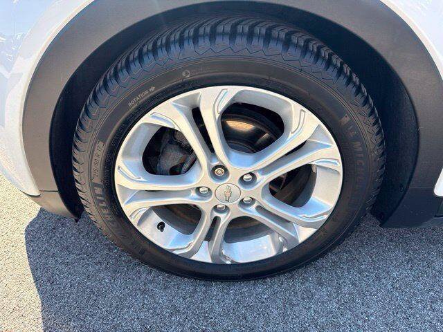 Used 2017 White Chevrolet LT image 15