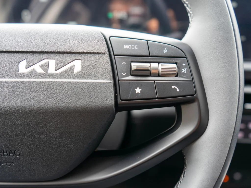 New 2026 Glacial White Pearl Kia LIGHT image 19