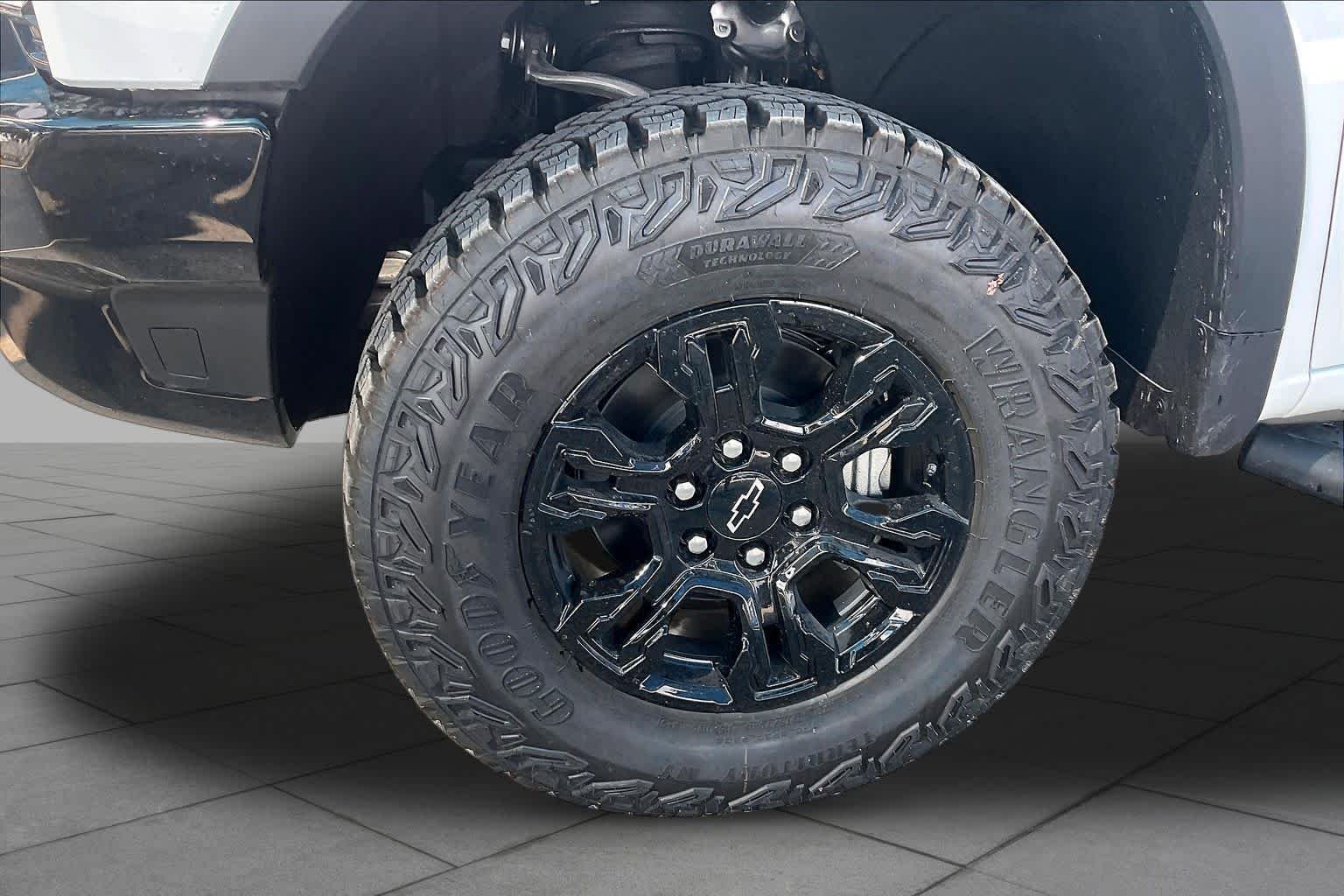 2026 Chevrolet Silverado 1500 ZR2 - Photo 11