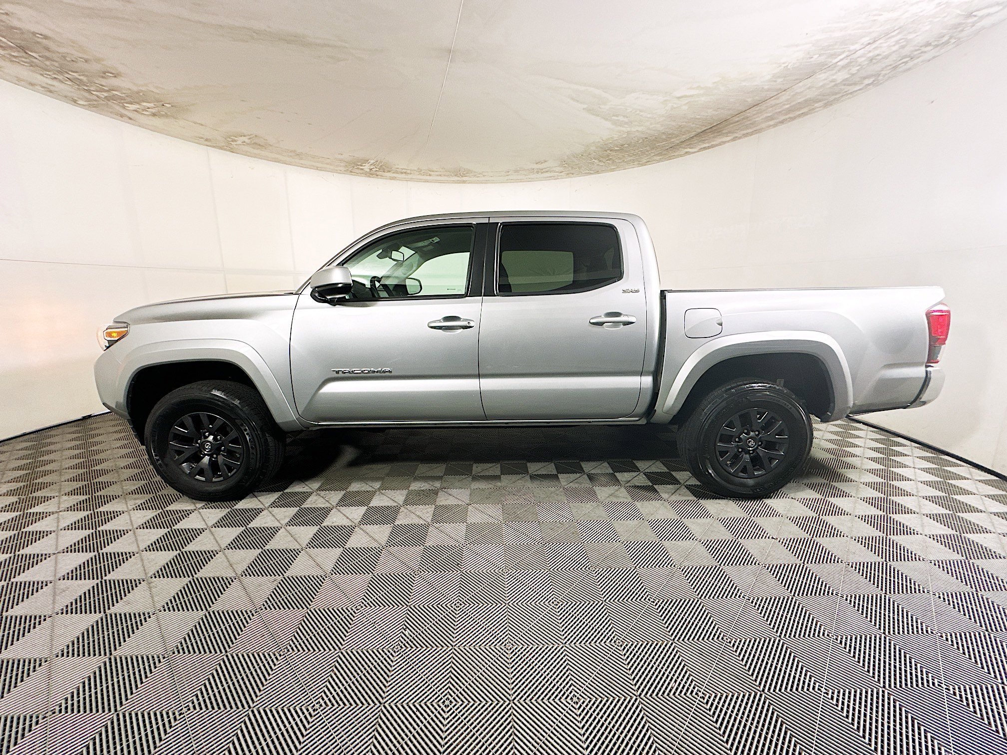 2023 Toyota Tacoma thumbnail 8